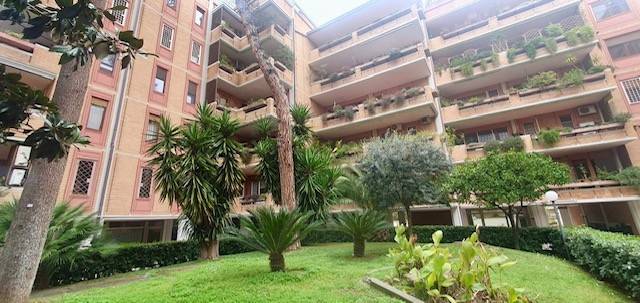 appartamento in vendita a Roma in zona Ardeatino