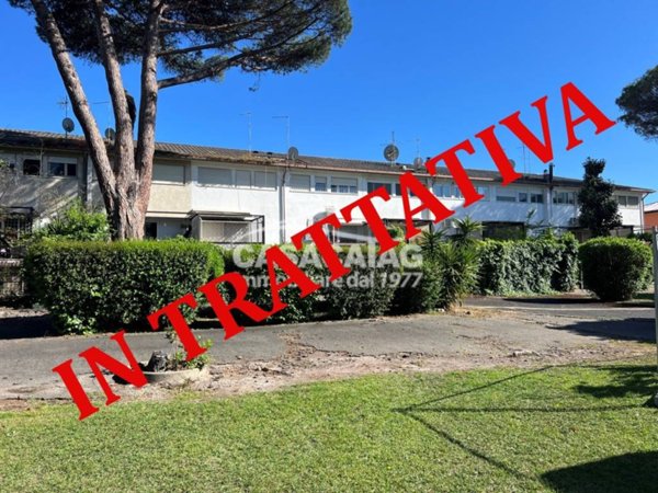 casa indipendente in vendita a Roma in zona Casal Palocco