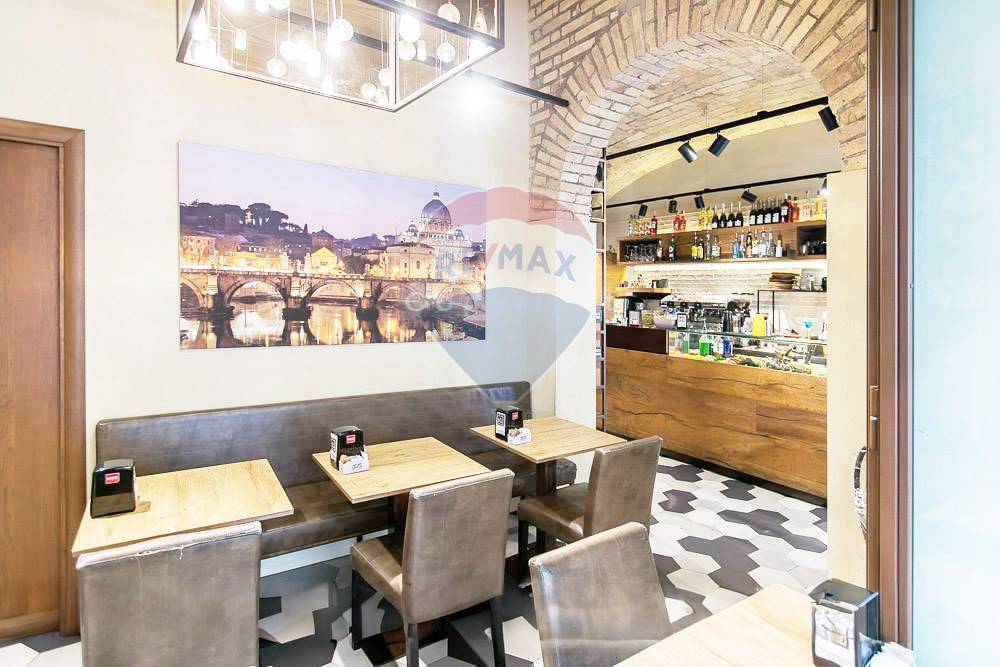 locale commerciale in vendita a Roma