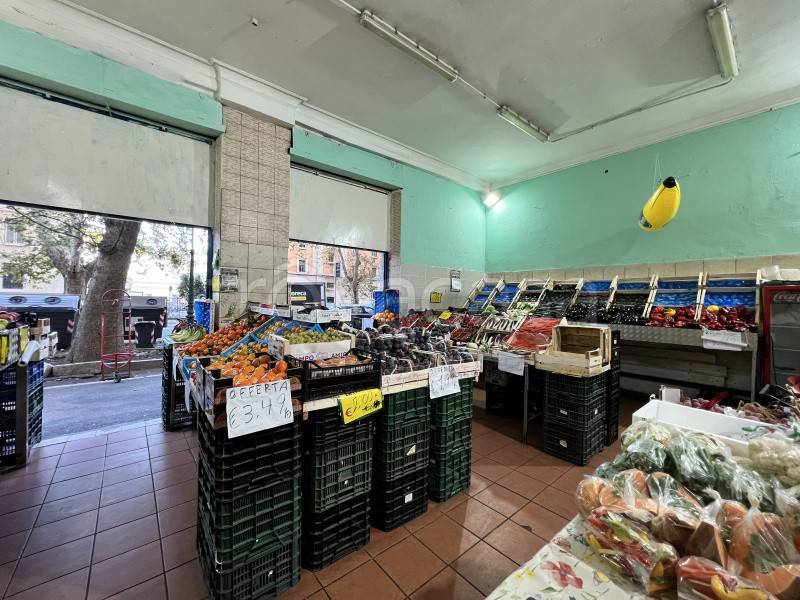 negozio in vendita a Roma in zona Della Vittoria