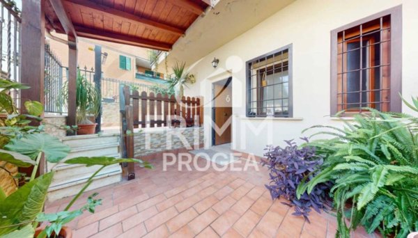 casa indipendente in vendita a Roma in zona Lunghezza