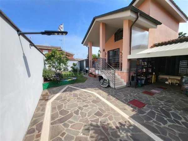 casa indipendente in vendita a Roma in zona Infernetto