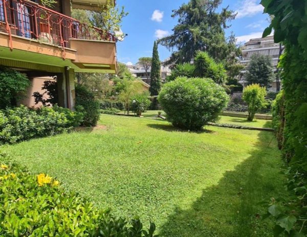 appartamento in vendita a Roma in zona Tomba di Nerone