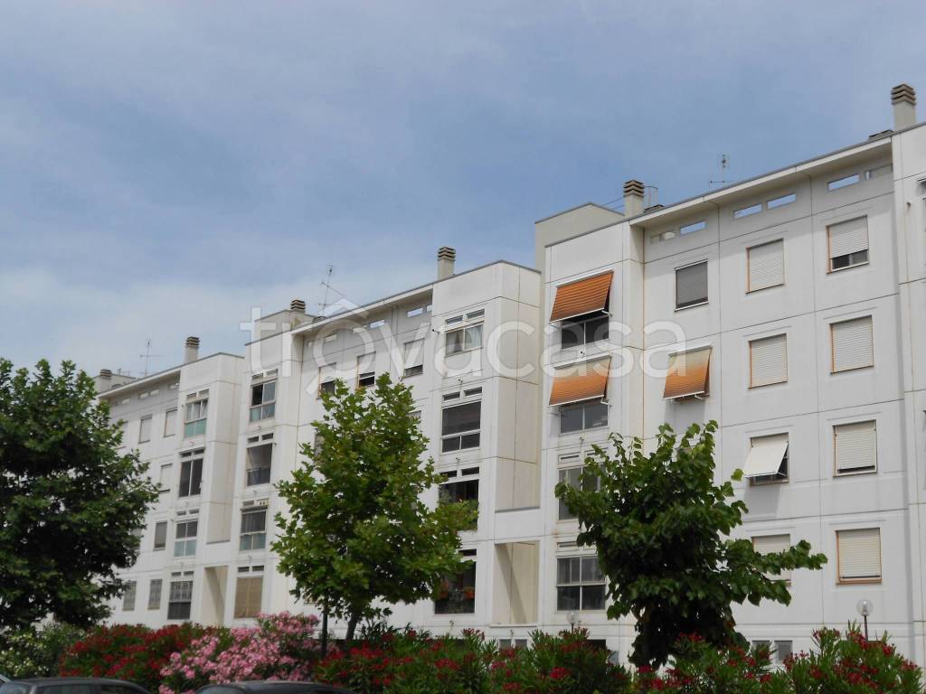 appartamento in vendita a Roma in zona Ostia