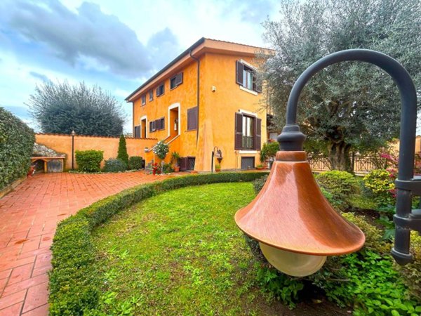 casa indipendente in vendita a Roma in zona Romanina