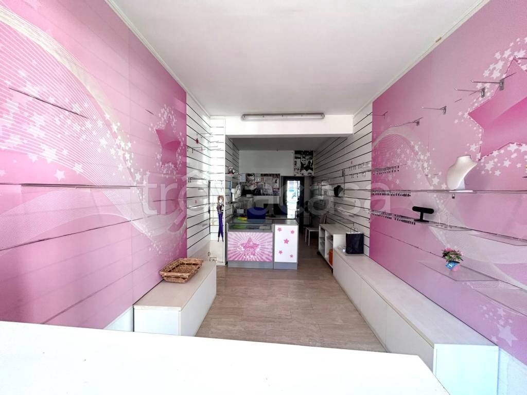 negozio in vendita a Roma in zona Ostia