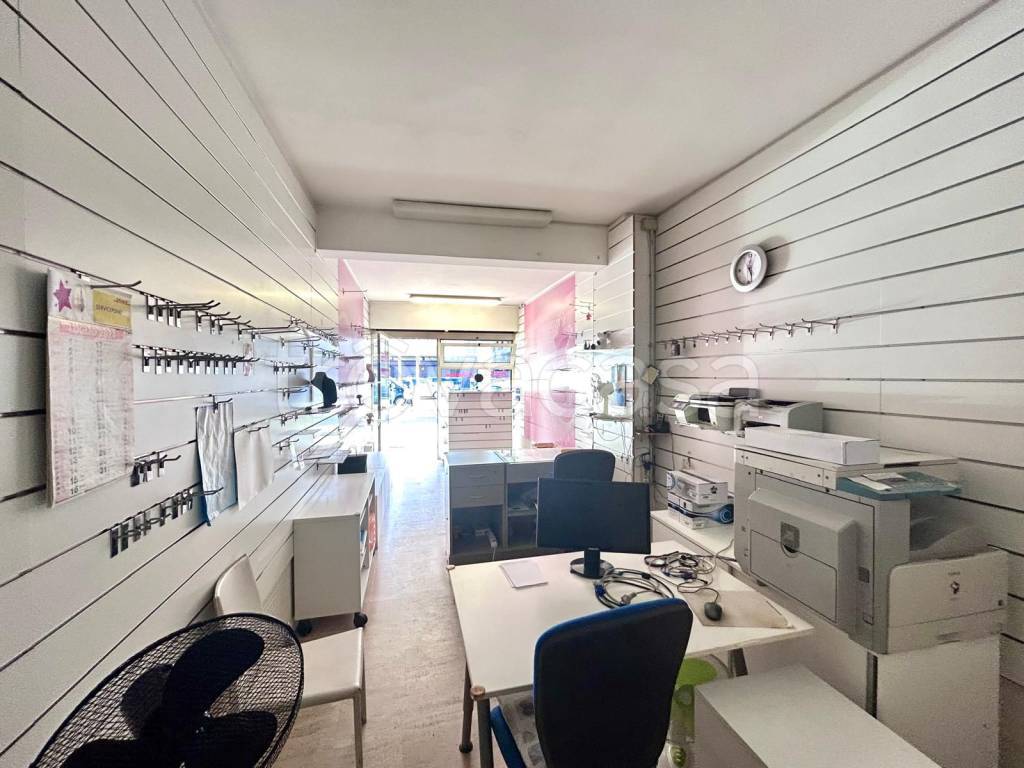 negozio in vendita a Roma in zona Ostia