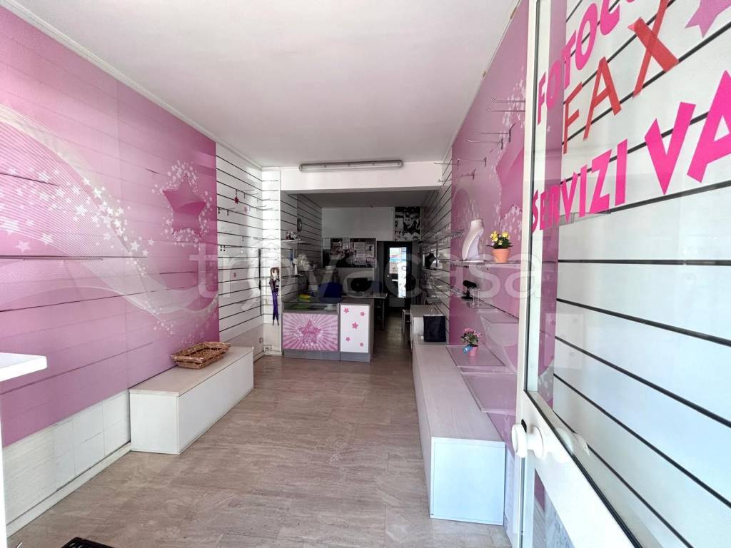 negozio in vendita a Roma in zona Ostia