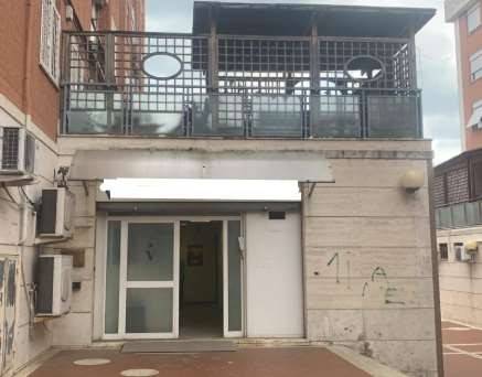 negozio in vendita a Roma in zona Ponte Mammolo
