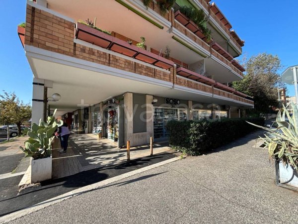 negozio in vendita a Roma in zona Ardeatino