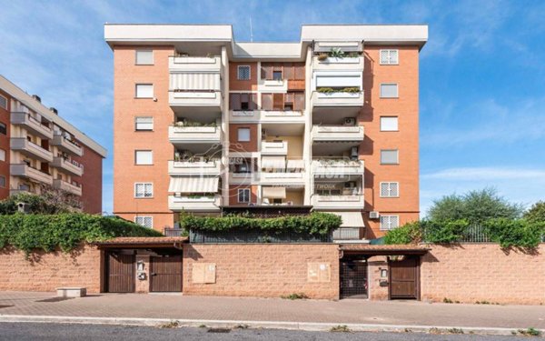 appartamento in vendita a Roma in zona Fonte Laurentina