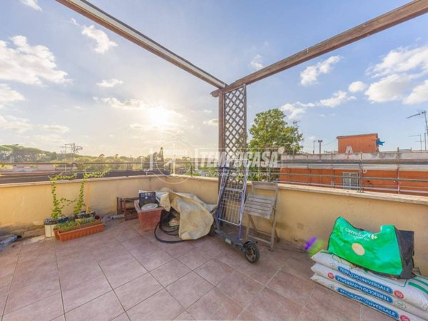 appartamento in vendita a Roma in zona Tuscolano