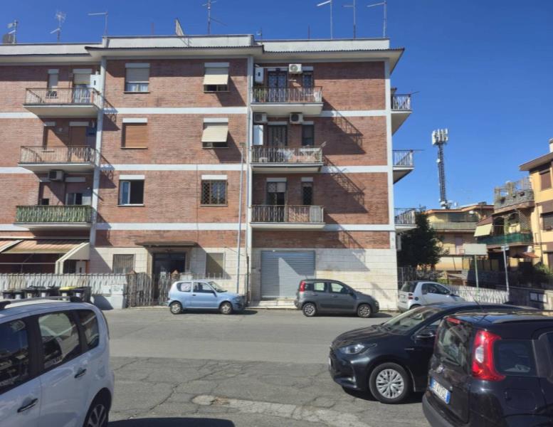 appartamento in vendita a Roma in zona Tor Bella Monaca