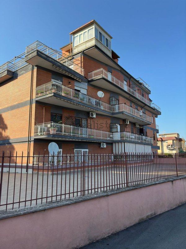 appartamento in vendita a Roma in zona Tor Bella Monaca