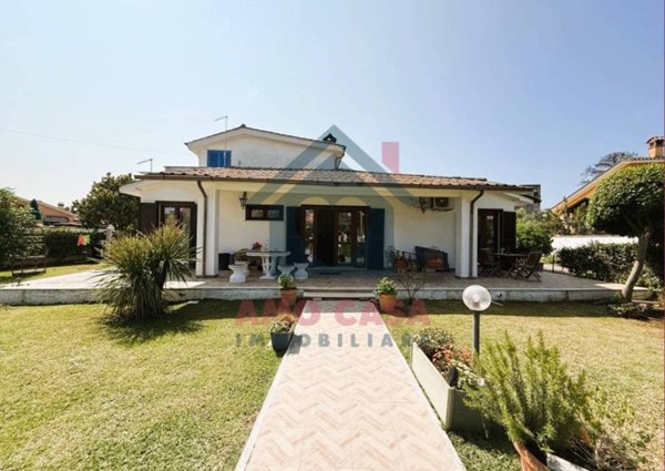 casa indipendente in vendita a Roma in zona Infernetto