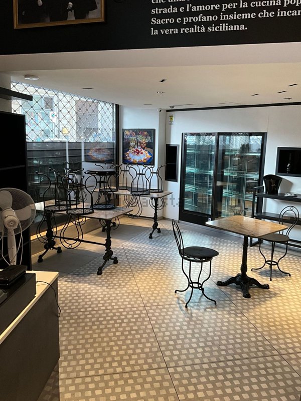 locale commerciale in vendita a Roma in zona Salario