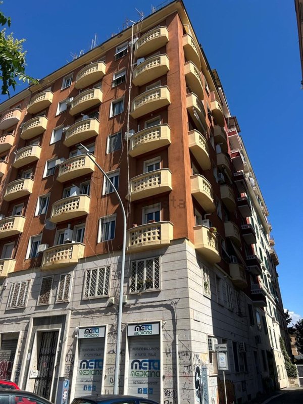 appartamento in vendita a Roma in zona Tuscolano