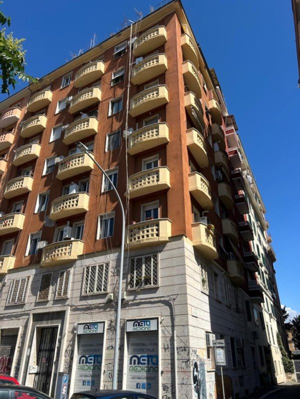 appartamento in vendita a Roma in zona Tuscolano