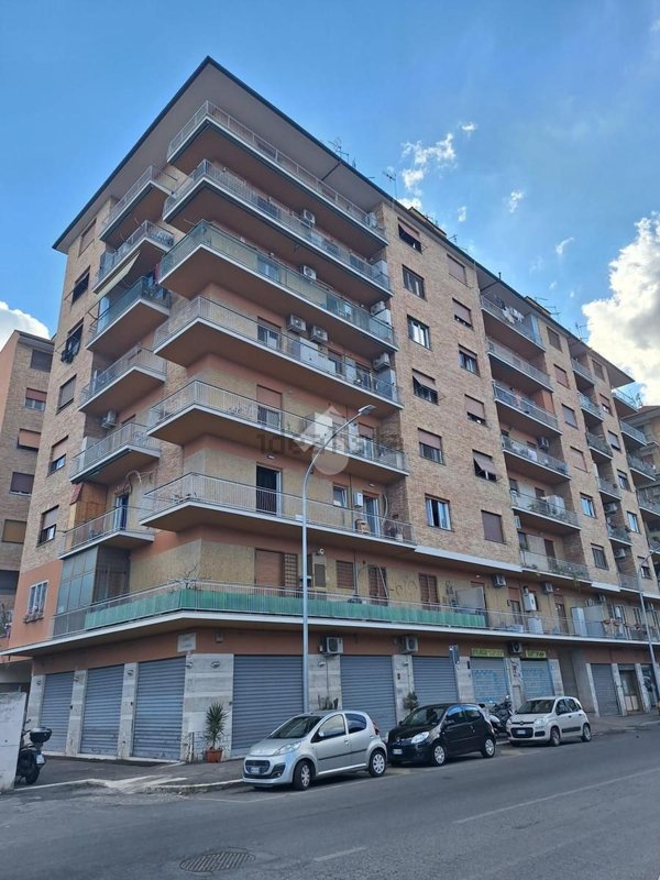 appartamento in vendita a Roma in zona Tuscolano