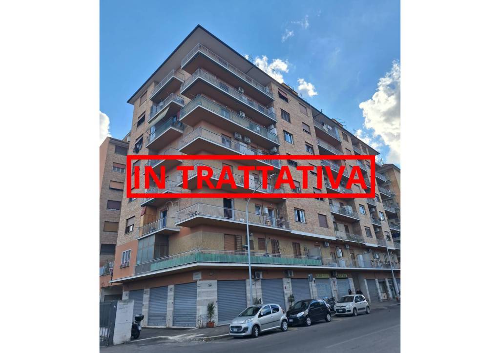 appartamento in vendita a Roma in zona Tuscolano