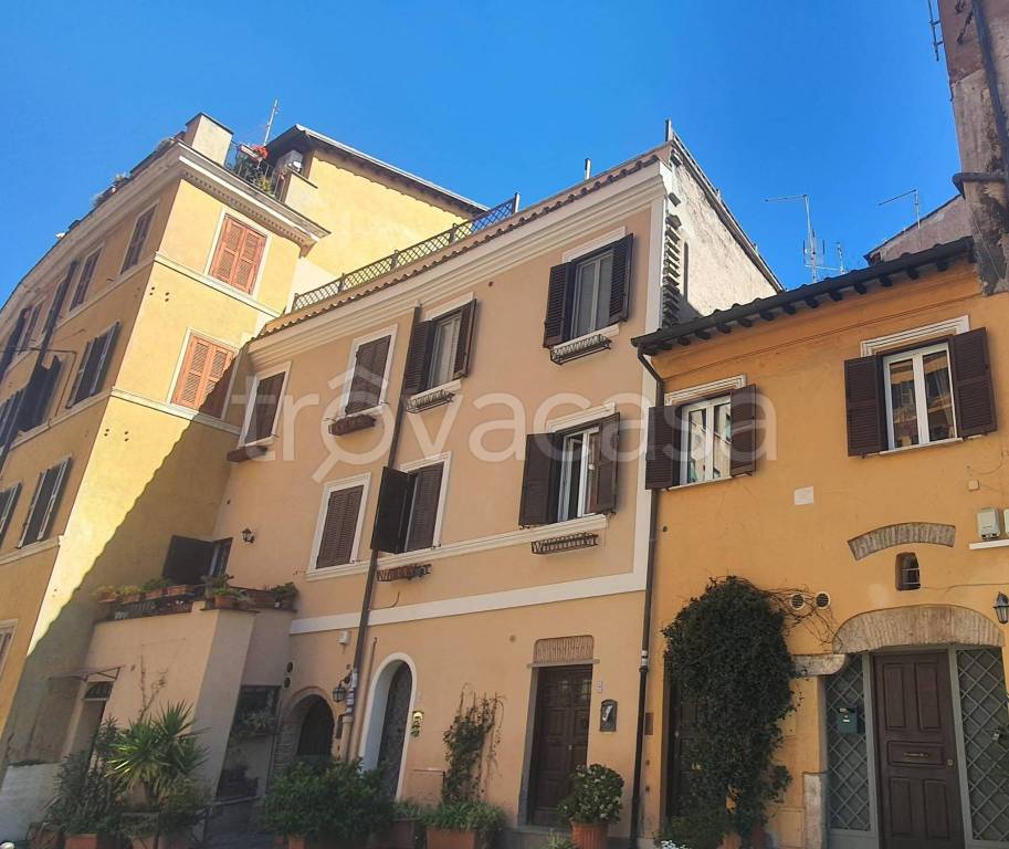 appartamento in vendita a Roma in zona Trastevere