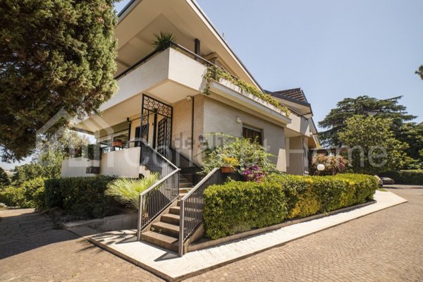 casa indipendente in vendita a Roma in zona EUR