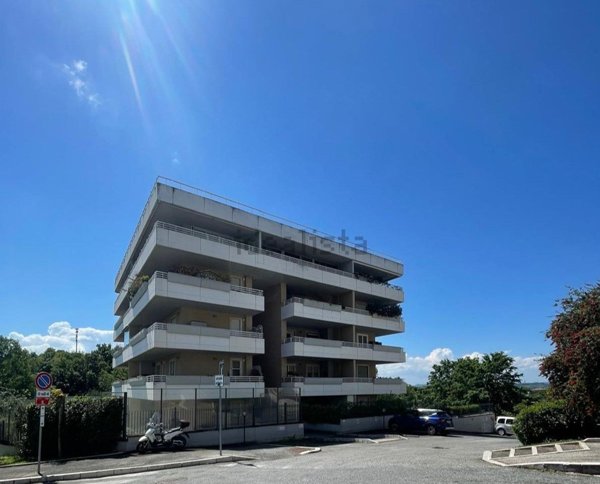 appartamento in vendita a Roma in zona Sette Bagni