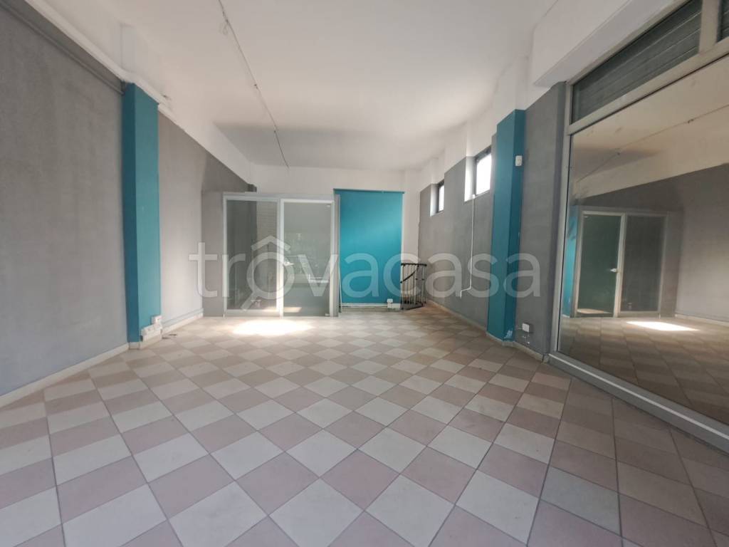 negozio in vendita a Roma in zona San Basilio