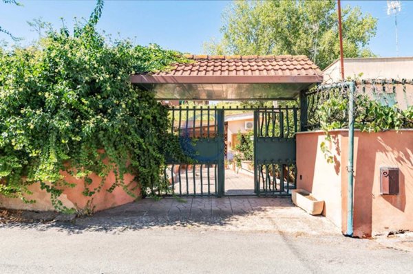 casa indipendente in vendita a Roma in zona Acilia
