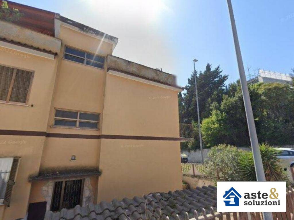 appartamento in vendita a Roma in zona Tor de' Cenci