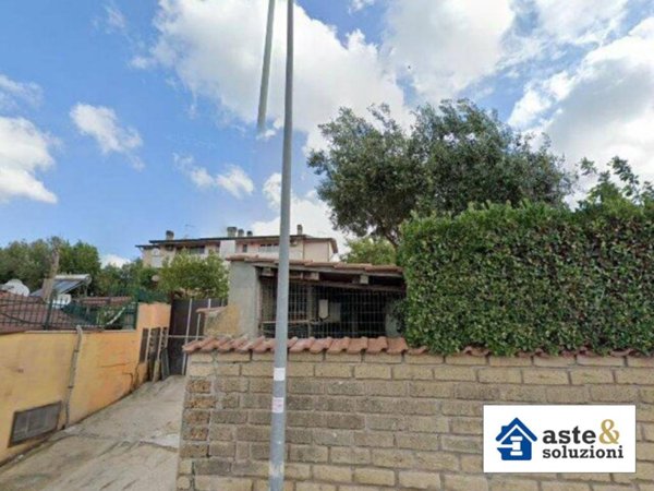 appartamento in vendita a Roma in zona Colle dei Pini