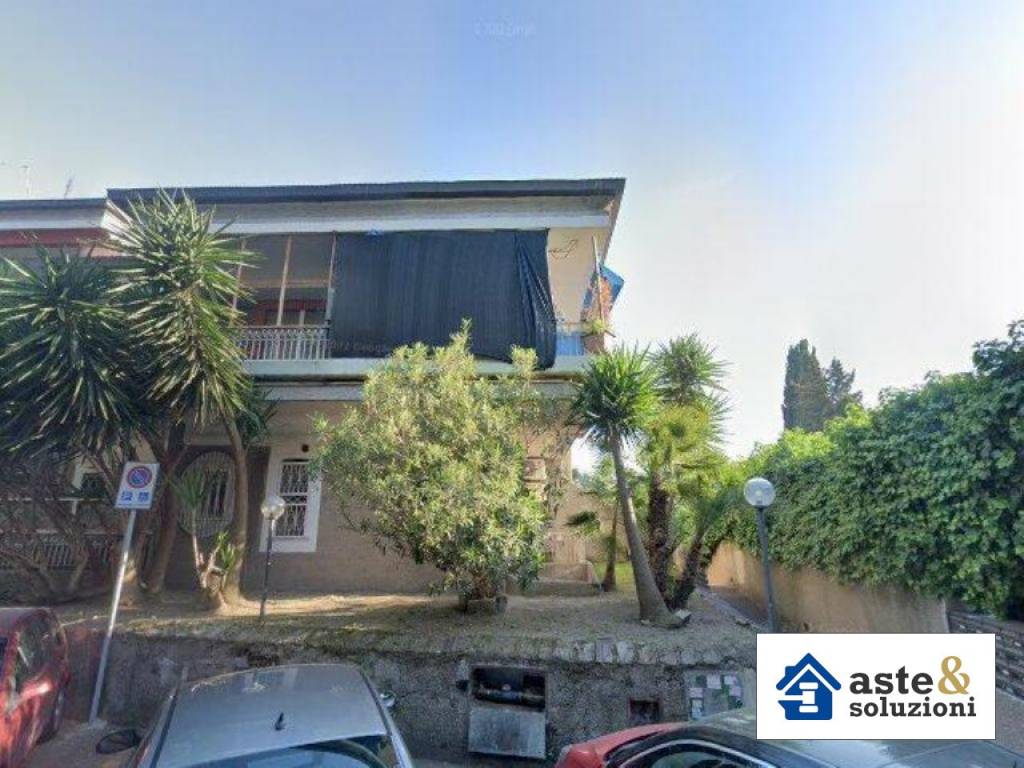 appartamento in vendita a Roma in zona Tomba di Nerone