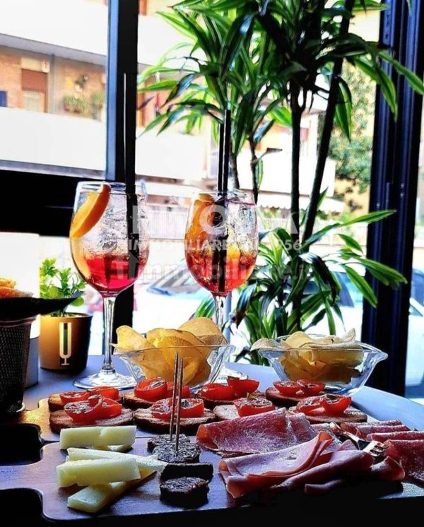 negozio in vendita a Roma in zona Appio Latino