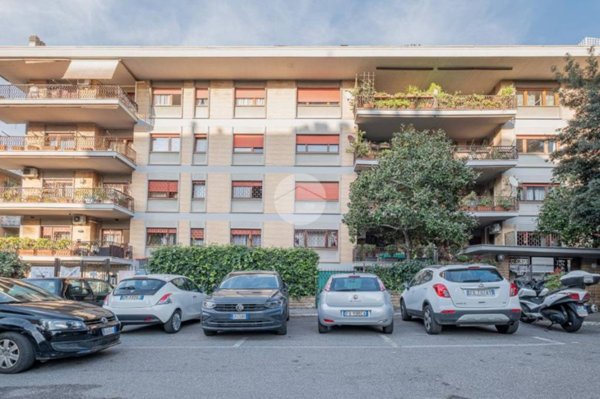 appartamento in vendita a Roma in zona Giuliano Dalmata