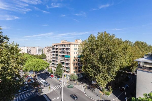appartamento in vendita a Roma in zona Ostiense