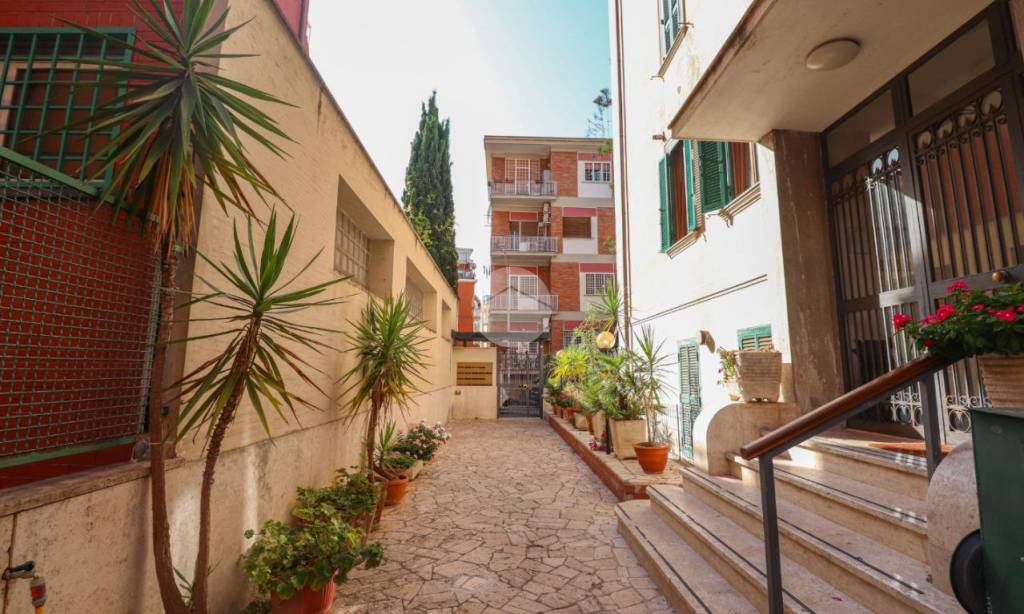 appartamento in vendita a Roma in zona Gianicolense