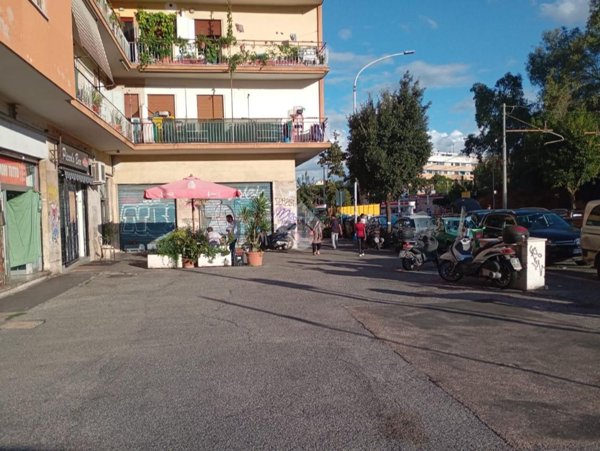 locale commerciale in vendita a Roma in zona Prenestino-Labicano
