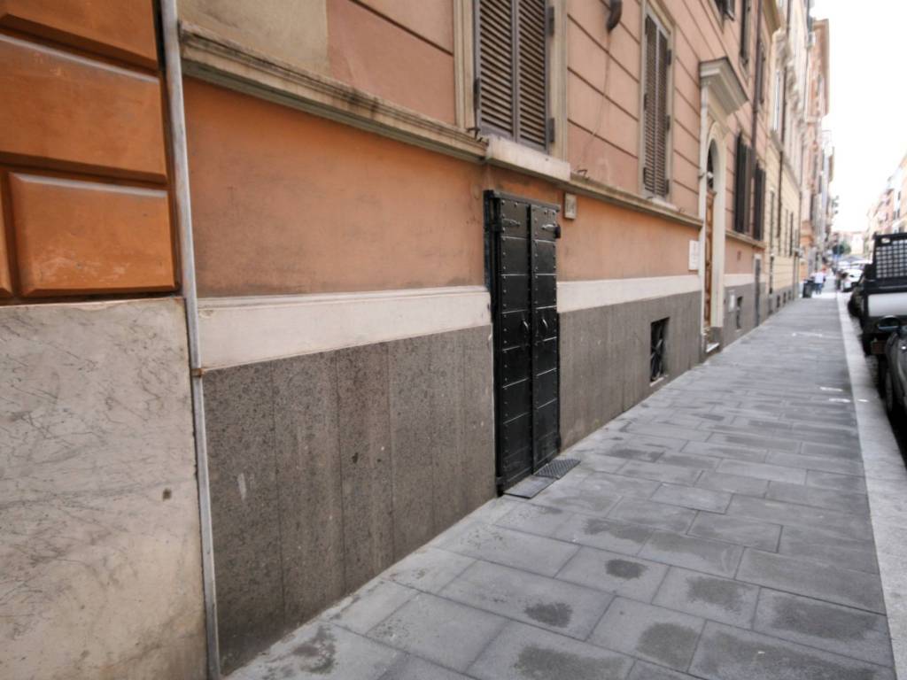 negozio in vendita a Roma in zona Castro Pretorio