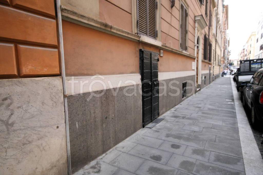locale commerciale in vendita a Roma in zona Castro Pretorio