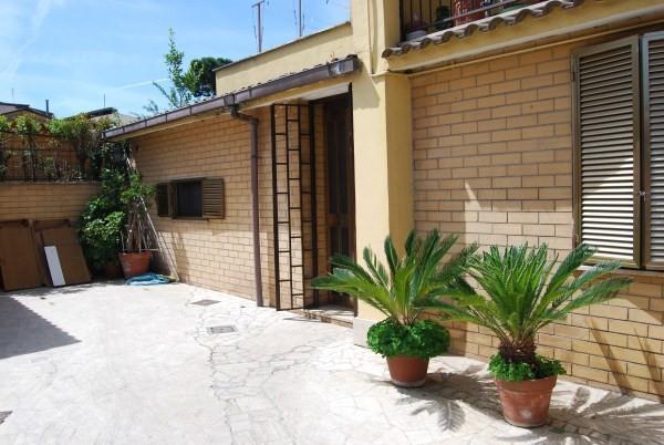 appartamento in vendita a Roma in zona Osteria del Curato