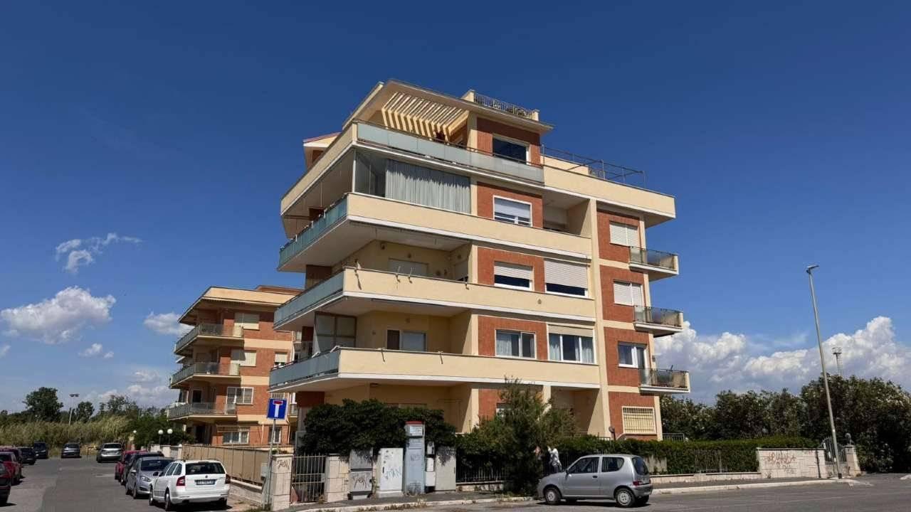 appartamento in vendita a Roma in zona Ostia