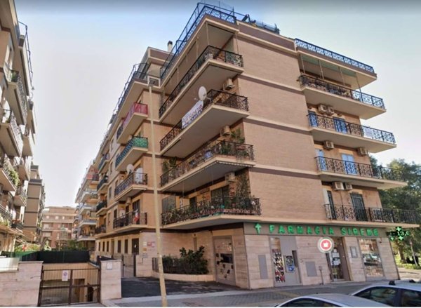 negozio in vendita a Roma in zona Ostia