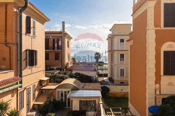 appartamento in vendita a Roma in zona Ostia