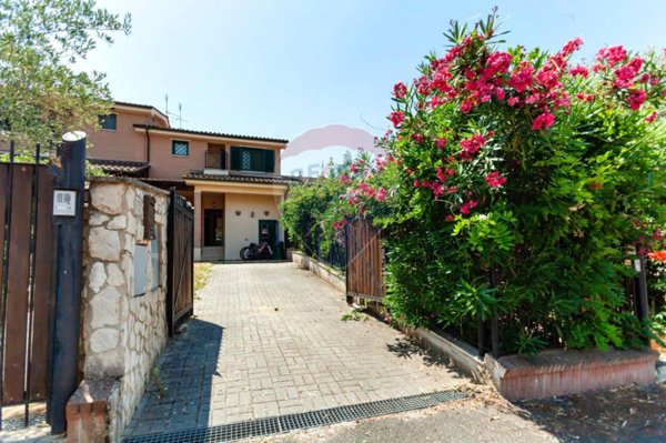casa indipendente in vendita a Roma in zona Cinquina