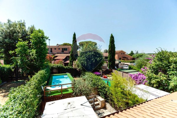 casa indipendente in vendita a Roma