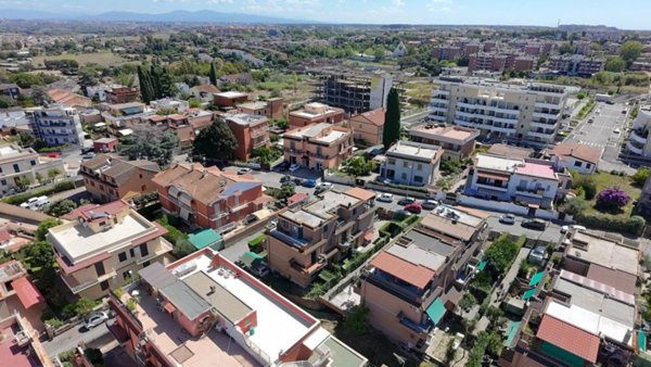 casa semindipendente in vendita a Roma in zona Acilia