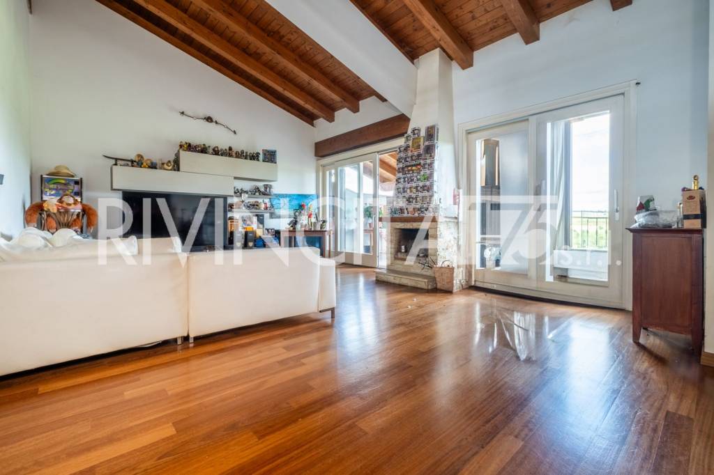 casa indipendente in vendita a Roma in zona Massimina/Casal Lumbroso