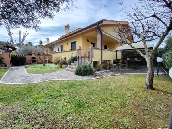 casa indipendente in vendita a Roma in zona Infernetto