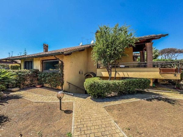 casa indipendente in vendita a Roma in zona Infernetto