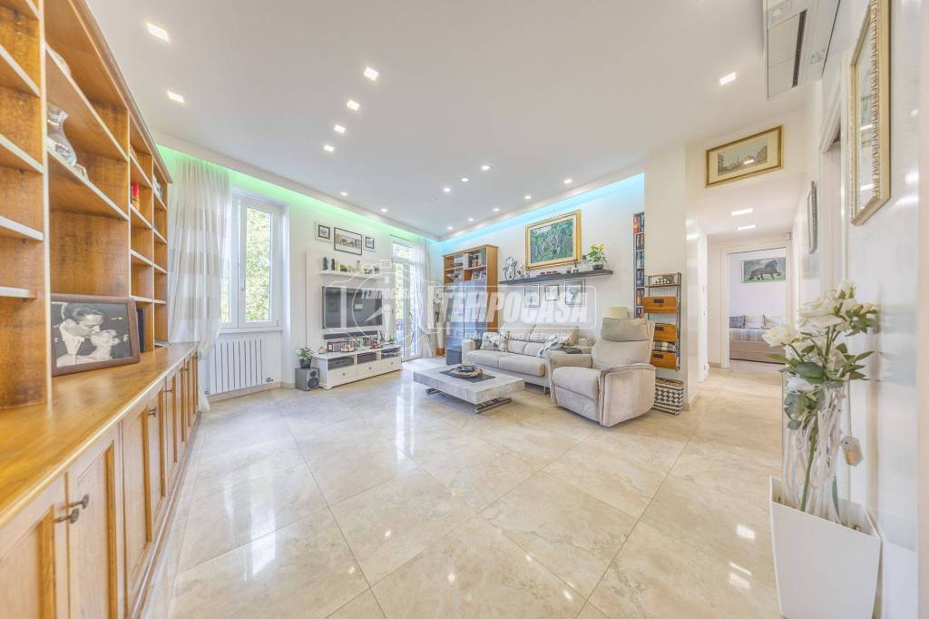 appartamento in vendita a Roma in zona Appio Claudio